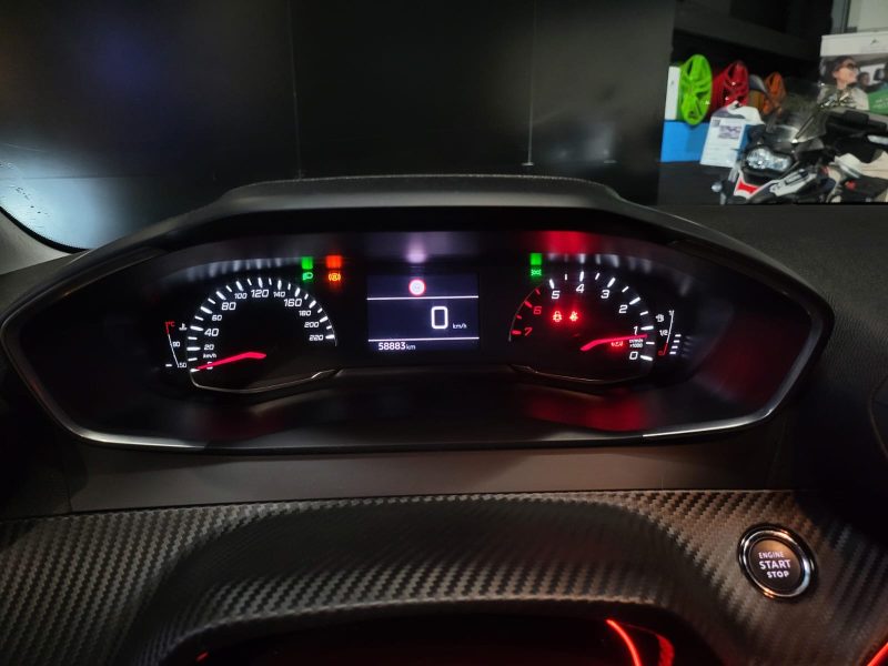 PEUGEOT 208 II 2021. Auto Dakar contribue activement au développement économique local en privilégiant les fournisseurs et partenaires sénégalais dans sa chaîne d'approvisionnement. Cette politique de responsabilité sociale renforce notre ancrage territorial et soutient l'économie nationale.