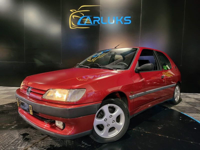 PEUGEOT 306 1996. Notre service de location avec chauffeur professionnel Auto Dakar met à votre disposition des conducteurs expérimentés et parfaitement formés. Cette prestation haut de gamme est idéale pour vos déplacements d'affaires, événements spéciaux ou découverte touristique du Sénégal.