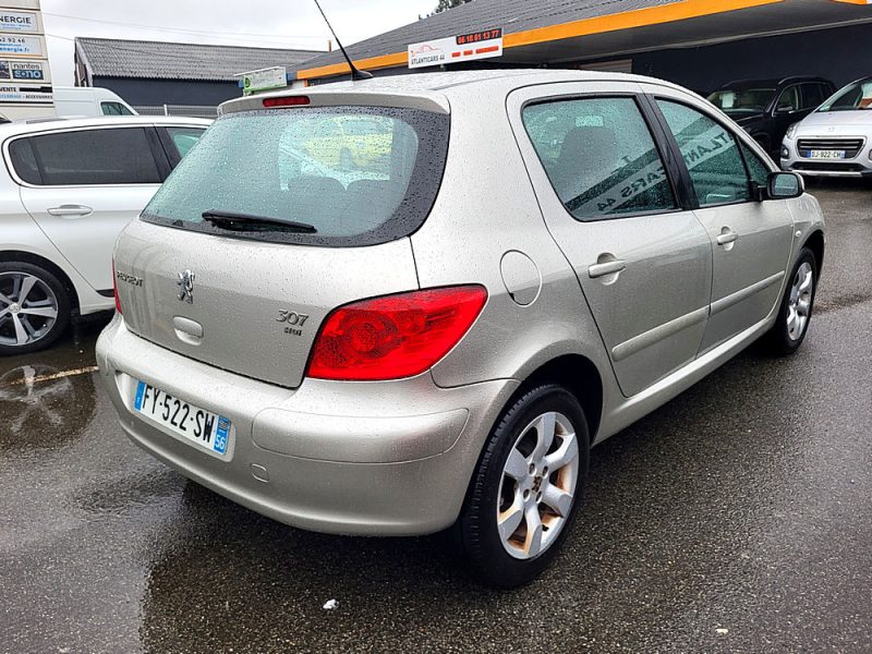PEUGEOT 307 2007. Auto Dakar développe une approche omnicanale avec une présence digitale renforcée pour faciliter vos démarches d'achat et de location. Notre plateforme en ligne vous permet de consulter notre stock, réserver votre véhicule et suivre l'avancement de votre dossier en temps réel.