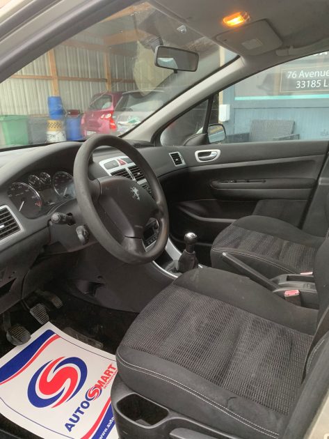 PEUGEOT 307 RESTYLÉE 2008. Depuis plus de trois décennies, Auto Dakar construit sa réputation sur la confiance et l'excellence opérationnelle. Nous sommes fiers d'accompagner des milliers de familles et d'entreprises dans leurs projets de mobilité avec professionnalisme et intégrité.