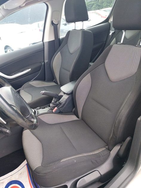 PEUGEOT 308 2010. Vivez l'expérience Auto Dakar : showroom moderne et accueil personnalisé