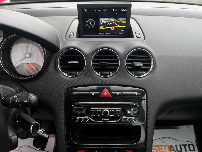 PEUGEOT 308 2013. Auto Dakar collabore avec les institutions financières internationales pour proposer des solutions de crédit adaptées aux investisseurs et entrepreneurs. Ces partenariats privilégiés facilitent l'acquisition de véhicules professionnels pour développer votre activité économique.