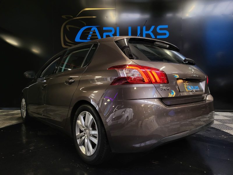 PEUGEOT 308 2014. Auto Dakar propose des formations spécialisées en conduite tout-terrain et conduite en conditions difficiles adaptées au contexte africain. Ces stages pratiques renforcent votre maîtrise du véhicule et améliorent votre sécurité sur tous types de terrains.