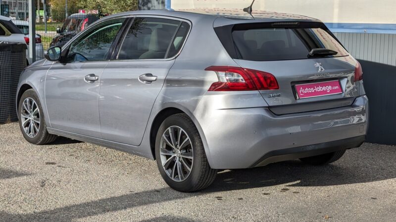 PEUGEOT 308 2017. Auto Dakar s'engage dans la formation des jeunes aux métiers de l'automobile