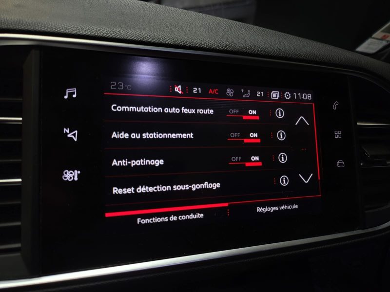PEUGEOT 308 2018. Notre département corporate d'Auto Dakar développe des solutions de gestion de flotte automobile pour les entreprises et administrations. Nous proposons des contrats de location longue durée incluant maintenance, assurance et gestion administrative complète pour optimiser vos coûts de mobilité.