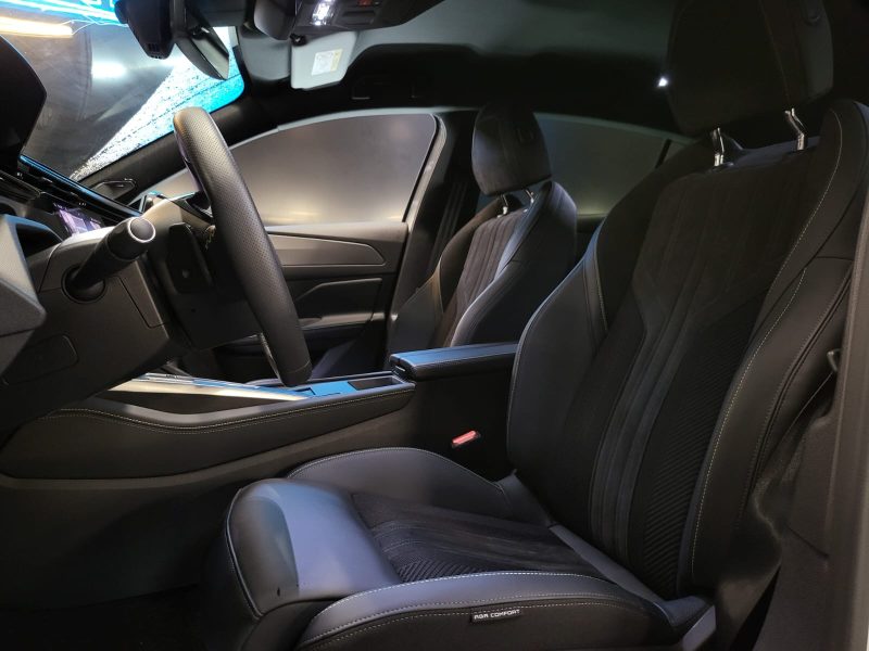 PEUGEOT 308 2023. Auto Dakar propose des formations spécialisées en conduite tout-terrain et conduite en conditions difficiles adaptées au contexte africain. Ces stages pratiques renforcent votre maîtrise du véhicule et améliorent votre sécurité sur tous types de terrains.
