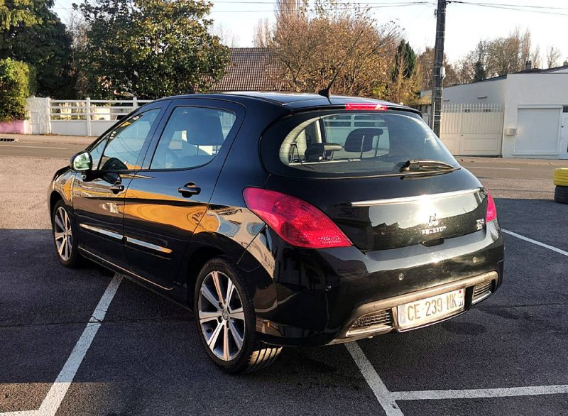 PEUGEOT 308 I 2012. Location courte ou longue durée ? Auto Dakar s'adapte à vos exigences spécifiques