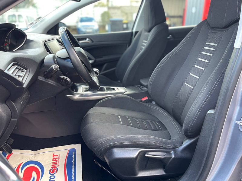 PEUGEOT 308 II 2014. Auto Dakar propose des solutions de mobilité intégrée combinant location de véhicules, assurance, carburant et maintenance dans des forfaits tout-inclus. Cette approche globale simplifie la gestion de votre mobilité tout en optimisant vos coûts de transport professionnel ou personnel.