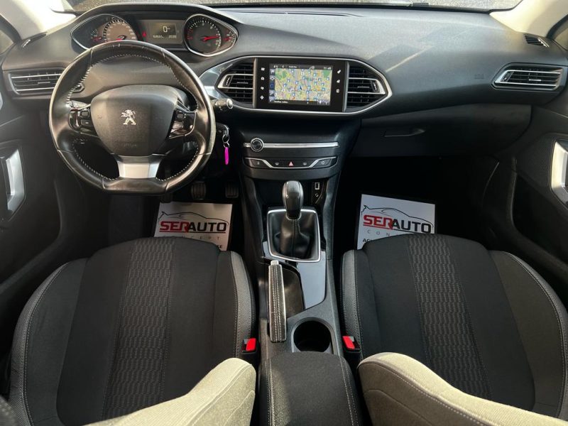 PEUGEOT 308 II 2015. Auto Dakar : Innovation, modernité et tradition du service automobile sénégalais