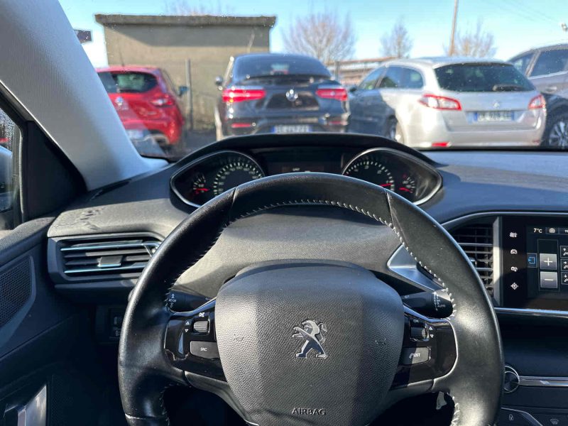 PEUGEOT 308 SW 2016. Le service de préparation véhicule Auto Dakar personnalise votre automobile selon vos préférences avec équipements spécifiques et accessoires haut de gamme. Notre atelier de customisation transforme votre véhicule en exemplaire unique parfaitement adapté à vos besoins.