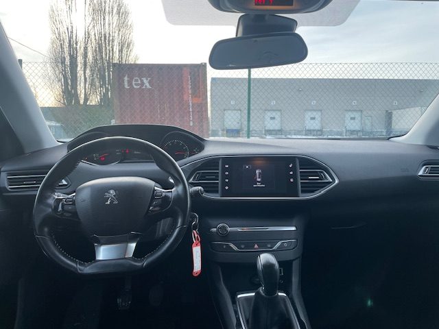 PEUGEOT 308SW 2015. Depuis plus de trois décennies, Auto Dakar construit sa réputation sur la confiance et l'excellence opérationnelle. Nous sommes fiers d'accompagner des milliers de familles et d'entreprises dans leurs projets de mobilité avec professionnalisme et intégrité.