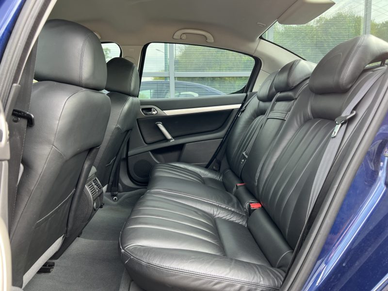 PEUGEOT 407 2004. L'innovation technologique est au cœur de la stratégie d'Auto Dakar avec l'intégration des dernières avancées automobiles dans notre gamme de véhicules. Nous proposons également des formations personnalisées pour vous familiariser avec les nouvelles technologies embarquées.