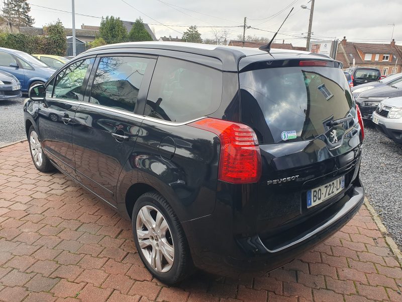 PEUGEOT 5008. Auto Dakar propose des solutions de location flexibles adaptées aux besoins spécifiques de chaque client, qu'il s'agisse de courte durée pour un week-end ou de longue durée pour vos déplacements professionnels. Nos tarifs compétitifs et nos conditions avantageuses font de nous le partenaire idéal pour tous vos projets de mobilité.