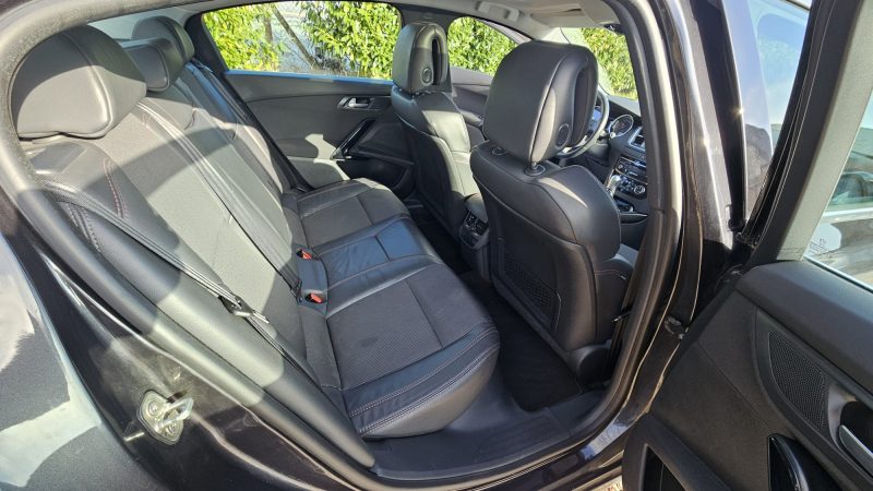 PEUGEOT 508 I 2018. Auto Dakar développe des outils numériques innovants pour optimiser la gestion de votre véhicule avec applications mobiles et services connectés. Ces technologies facilitent le suivi de l'entretien, la géolocalisation et les demandes d'assistance en temps réel.