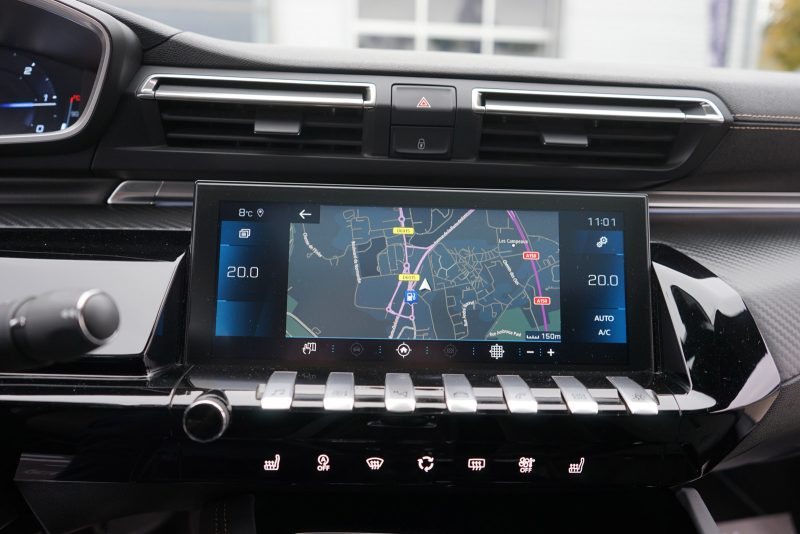 PEUGEOT 508 II 2019. Le centre de formation Auto Dakar Academy propose des stages de perfectionnement en mécanique automobile pour les professionnels du secteur. Ces formations certifiantes contribuent au développement des compétences techniques dans l'écosystème automobile sénégalais.