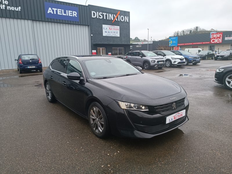 PEUGEOT 508 SW 2020. Auto Dakar développe des partenariats avec les institutions de microfinance pour faciliter l'accès au crédit automobile des entrepreneurs et petites entreprises. Ces collaborations innovantes démocratisent la mobilité professionnelle et soutiennent le développement économique local.