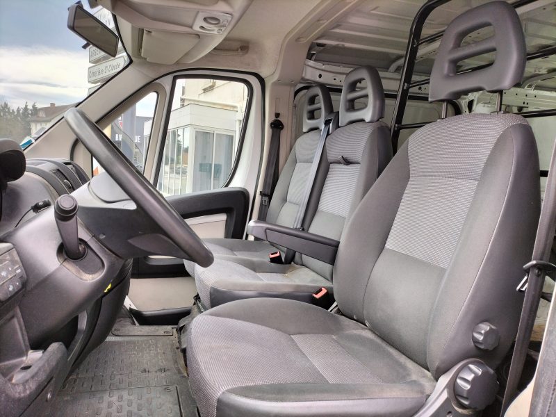 PEUGEOT BOXER 2011. Auto Dakar : Maintenance, assurance et service après-vente de premier plan