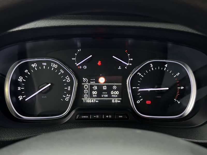 PEUGEOT EXPERT 2017. Auto Dakar : Expertise technique et diagnostic complet pour tous types de véhicules
