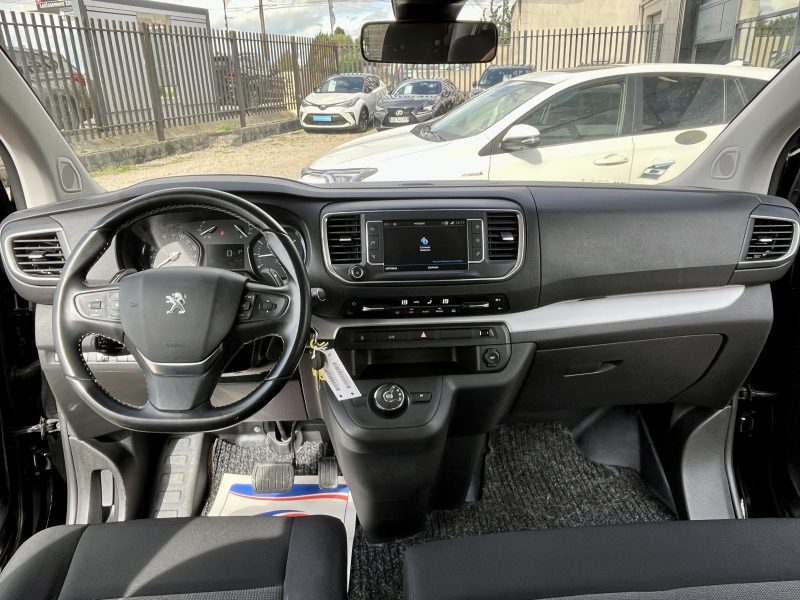 PEUGEOT EXPERT 2021. Le centre de formation continue Auto Dakar propose des stages de mise à niveau pour les professionnels de l'automobile sur les nouvelles technologies. Ces formations certifiantes maintiennent l'expertise technique de l'écosystème automobile sénégalais au plus haut niveau international.