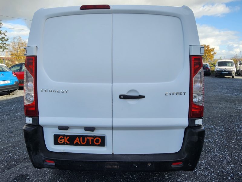 PEUGEOT EXPERT CAMIONNETTE 2009. Auto Dakar : Innovation, modernité et tradition du service automobile sénégalais