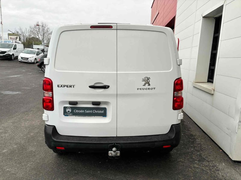 PEUGEOT EXPERT CAMIONNETTE 2019. Auto Dakar collabore avec les institutions financières internationales pour proposer des solutions de crédit adaptées aux investisseurs et entrepreneurs. Ces partenariats privilégiés facilitent l'acquisition de véhicules professionnels pour développer votre activité économique.