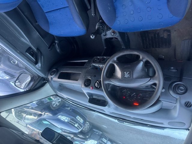 PEUGEOT PARTNER 2.0 HDI 90 CV 2003. Auto Dakar vous accompagne dans tous vos projets de mobilité avec des solutions sur mesure