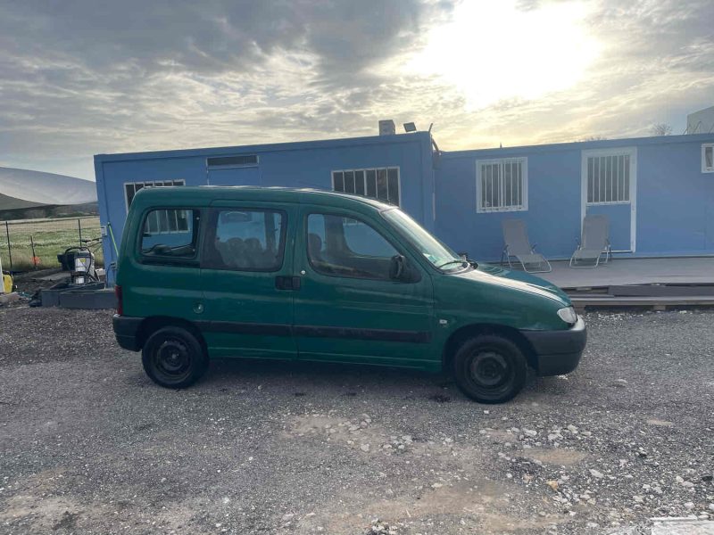 PEUGEOT PARTNER 2002. Auto Dakar organise des rallyes et événements automobiles pour promouvoir la culture automobile au Sénégal avec des activités ludiques et pédagogiques. Ces manifestations renforcent les liens avec notre communauté de passionnés et développent l'expertise locale.