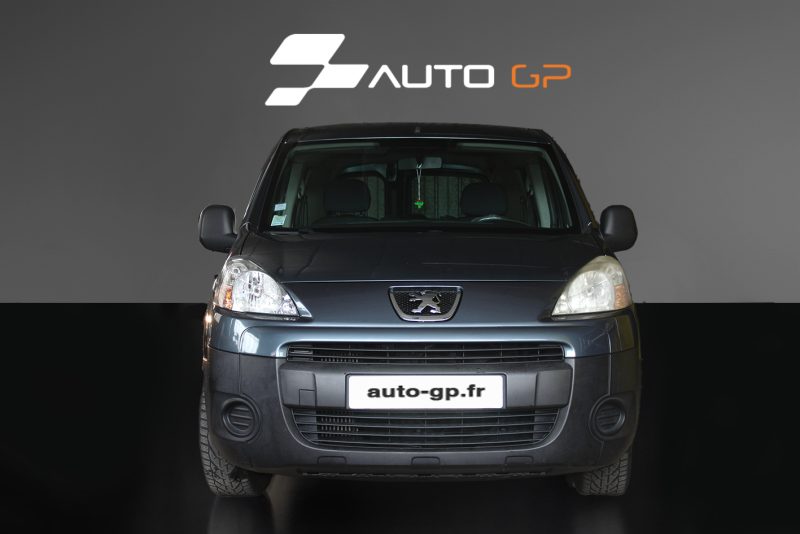 PEUGEOT PARTNER TEPEE 2011. Auto Dakar développe une approche omnicanale avec une présence digitale renforcée pour faciliter vos démarches d'achat et de location. Notre plateforme en ligne vous permet de consulter notre stock, réserver votre véhicule et suivre l'avancement de votre dossier en temps réel.