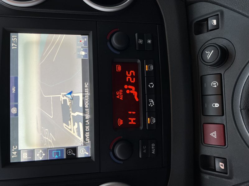 PEUGEOT PARTNER TEPEE 2015. La garantie étendue Auto Dakar couvre votre véhicule au-delà de la garantie constructeur avec des conditions avantageuses. Cette protection supplémentaire vous assure une tranquillité d'esprit totale et préserve la valeur de revente de votre investissement automobile.