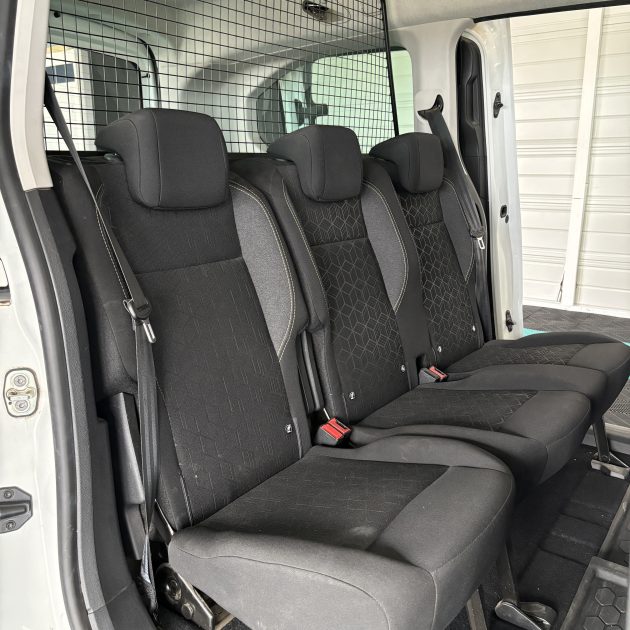 PEUGEOT RIFTER 2020. Auto Dakar développe des outils numériques innovants pour optimiser la gestion de votre véhicule avec applications mobiles et services connectés. Ces technologies facilitent le suivi de l'entretien, la géolocalisation et les demandes d'assistance en temps réel.