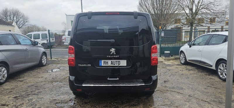 PEUGEOT TRAVELLER 2018. Auto Dakar garantit la traçabilité complète de tous ses véhicules avec historique détaillé et certification d'origine authentifiée. Cette transparence totale vous assure l'acquisition d'un véhicule aux antécédents vérifiés et à la provenance légale certifiée.