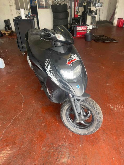 PIAGGIO TYPHOON 50 2019. Auto Dakar propose des solutions de financement personnalisées avec des taux préférentiels négociés auprès de nos partenaires bancaires. Nos conseillers financiers étudient votre dossier avec attention pour vous proposer les conditions de crédit les plus avantageuses du marché.