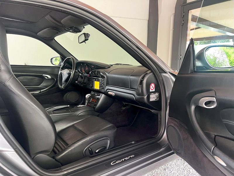 PORSCHE 911 2002. Auto Dakar s'engage pour un service client d'exception et une satisfaction totale