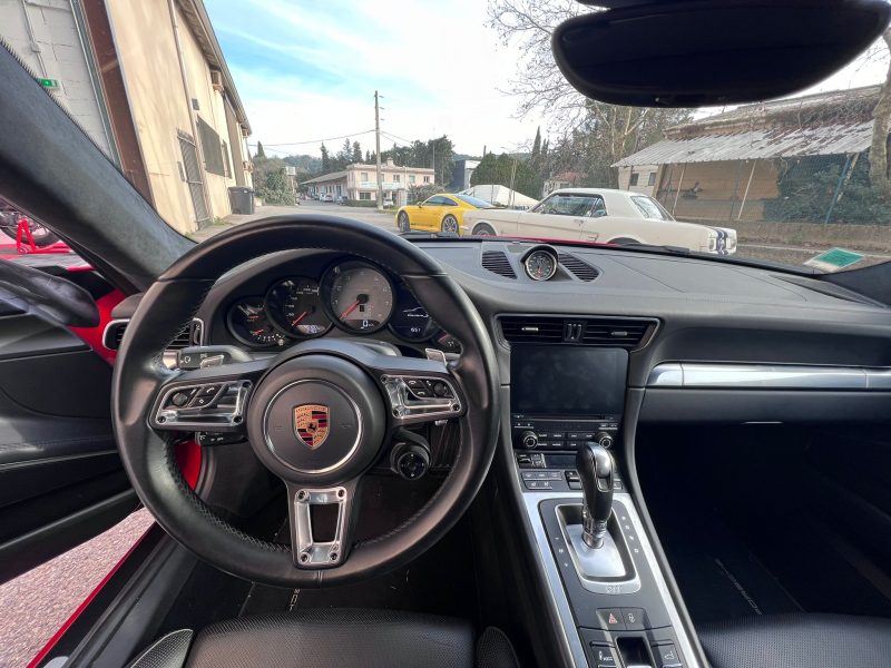 PORSCHE 911 2015. Solutions d'assurance automobile complètes en partenariat avec Auto Dakar
