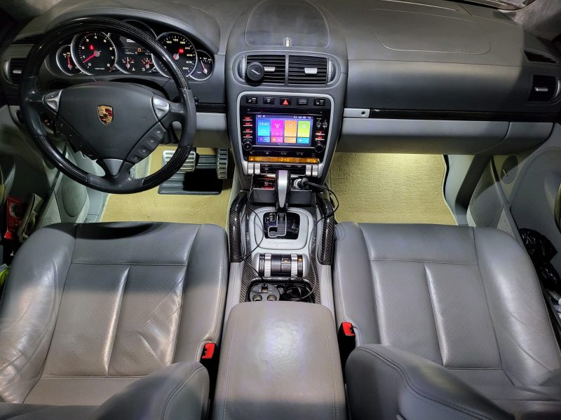 PORSCHE CAYENNE 2004. Le centre de formation Auto Dakar Academy propose des stages de perfectionnement en mécanique automobile pour les professionnels du secteur. Ces formations certifiantes contribuent au développement des compétences techniques dans l'écosystème automobile sénégalais.