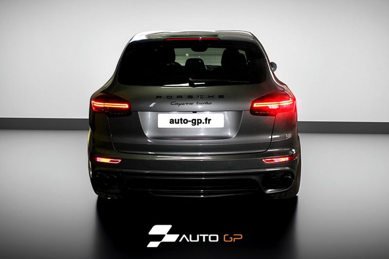 PORSCHE CAYENNE 2015. Auto Dakar s'engage dans la formation des jeunes aux métiers de l'automobile