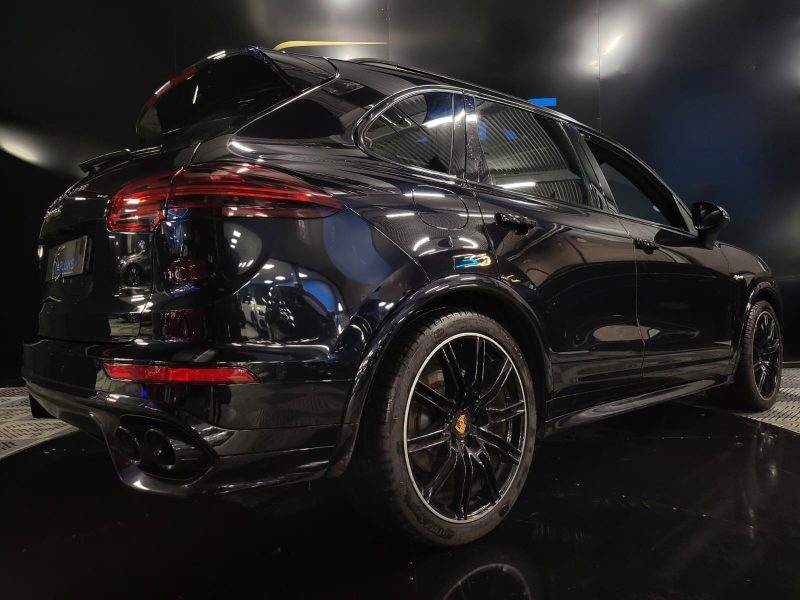 PORSCHE CAYENNE 2016. Formations de conduite et stage de perfectionnement avec les partenaires d'Auto Dakar