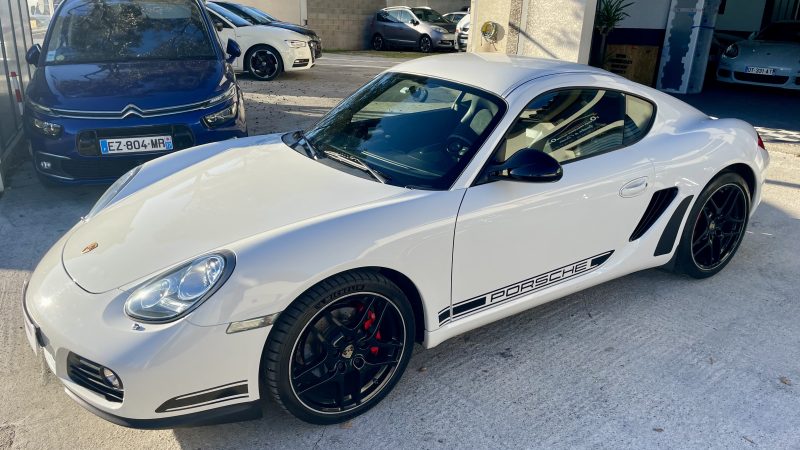 PORSCHE CAYMAN 2011. Auto Dakar met à votre disposition un service de livraison à domicile gratuit dans tout Dakar pour votre nouveau véhicule. Notre équipe s'occupe également de toutes les formalités administratives et vous accompagne dans les démarches d'immatriculation et d'assurance.