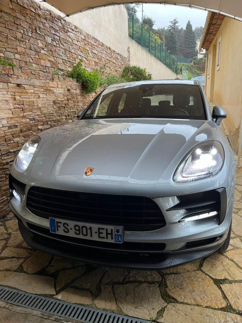 PORSCHE MACAN 2020. Le programme de partenariat Auto Dakar Enterprise développe des relations privilégiées avec les entreprises clientes à travers des services sur mesure. Ces collaborations stratégiques incluent la gestion complète de flottes, la formation des conducteurs et l'optimisation des coûts de transport.