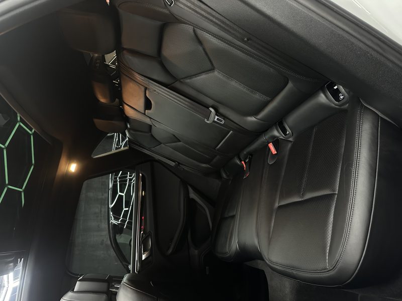 PORSCHE MACAN II 2020. Le service de préparation véhicule Auto Dakar personnalise votre automobile selon vos préférences avec équipements spécifiques et accessoires haut de gamme. Notre atelier de customisation transforme votre véhicule en exemplaire unique parfaitement adapté à vos besoins.