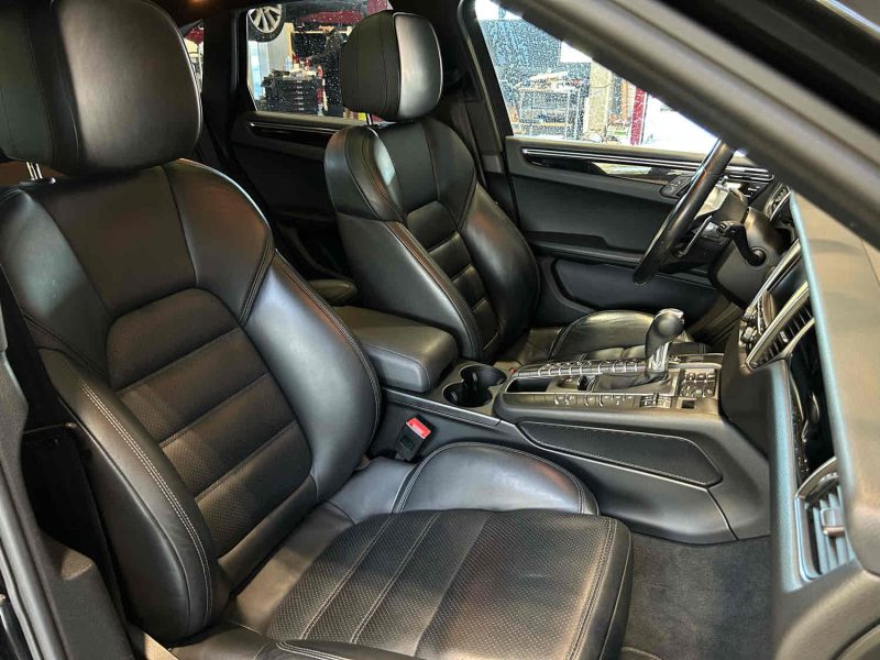 PORSCHE MACAN S 2015. Le département import-export d'Auto Dakar facilite l'acquisition de véhicules spécifiques en provenance directe des constructeurs internationaux. Notre expertise douanière et logistique vous garantit une importation sécurisée avec toutes les conformités réglementaires requises.