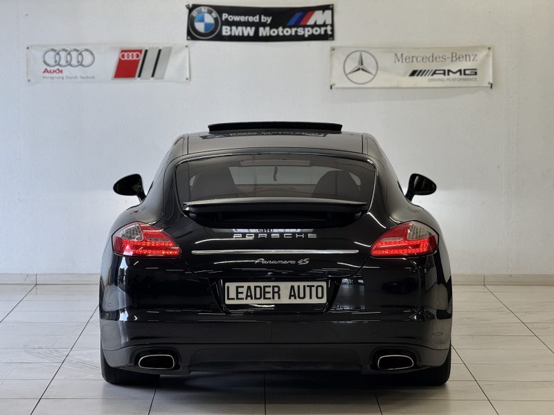 PORSCHE PANAMERA 2010. Auto Dakar développe une approche omnicanale avec une présence digitale renforcée pour faciliter vos démarches d'achat et de location. Notre plateforme en ligne vous permet de consulter notre stock, réserver votre véhicule et suivre l'avancement de votre dossier en temps réel.