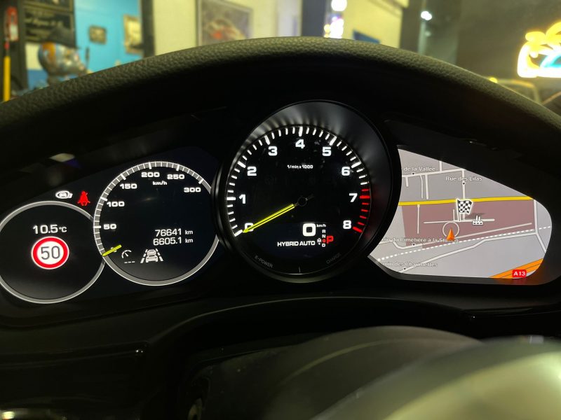 PORSCHE PANAMERA 2020. La qualité de service d'Auto Dakar est certifiée par des organismes indépendants et reconnue par de nombreux prix professionnels. Cette reconnaissance officielle témoigne de notre engagement constant envers l'excellence et la satisfaction client dans tous nos processus.