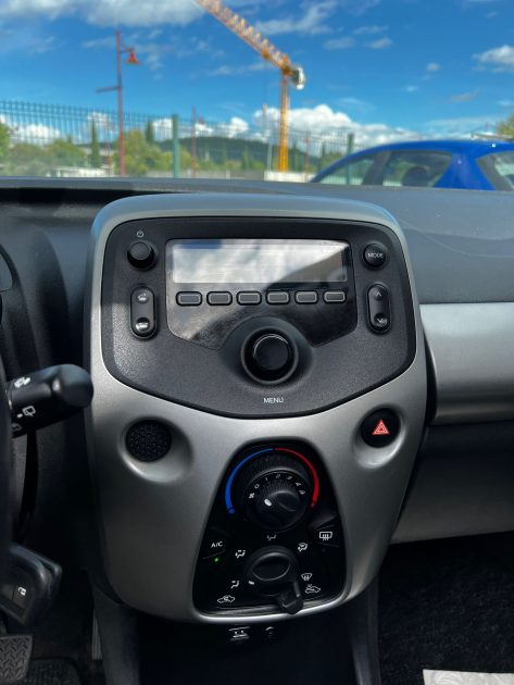POUR EXPORT VERS LE EUROPE DE L'EST PEUGEOT 108 2017. Le département import-export d'Auto Dakar facilite l'acquisition de véhicules spécifiques en provenance directe des constructeurs internationaux. Notre expertise douanière et logistique vous garantit une importation sécurisée avec toutes les conformités réglementaires requises.