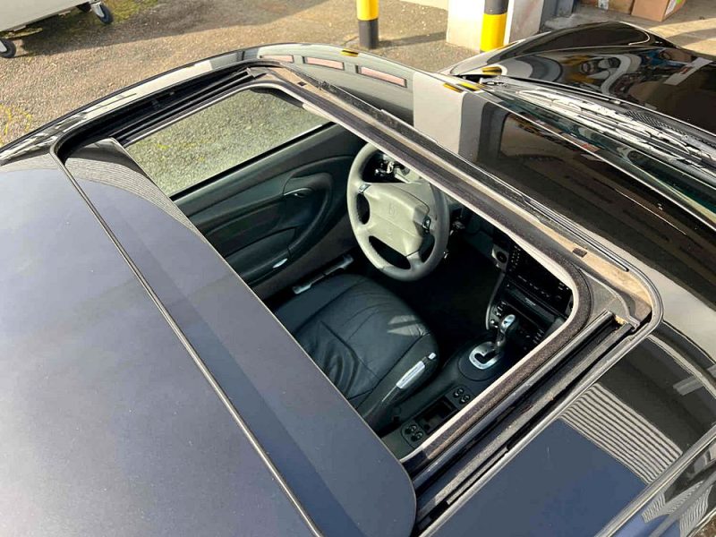 POUR EXPORT VERS LE EUROPE DE L'EST PORSCHE 911 1998. Auto Dakar propose un service de reprise de votre ancien véhicule à sa juste valeur marchande avec expertise gratuite et transparente. Cette évaluation professionnelle facilite le financement de votre nouveau véhicule en optimisant votre apport personnel.
