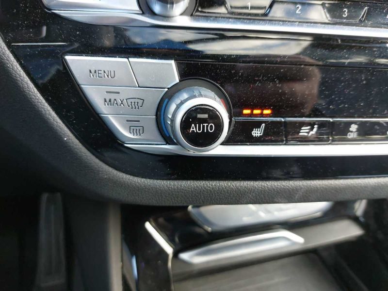 POUR EXPORT VERS LE EUROPE DE L'EST POUR EXPORT VERS LE MAGHREB BMW X3 2021. Le centre de formation Auto Dakar Academy propose des stages de perfectionnement en mécanique automobile pour les professionnels du secteur. Ces formations certifiantes contribuent au développement des compétences techniques dans l'écosystème automobile sénégalais.