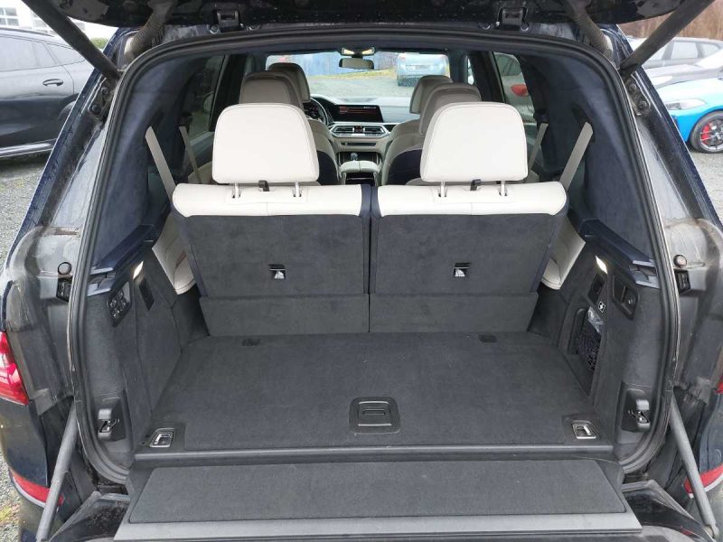 POUR EXPORT VERS LE EUROPE DE L'EST POUR EXPORT VERS LE MAGHREB BMW X7 2020. Auto Dakar investit dans la recherche et développement pour anticiper les évolutions du marché automobile africain. Notre veille technologique permanente nous permet d'identifier les innovations pertinentes pour les conditions d'utilisation spécifiques au Sénégal.