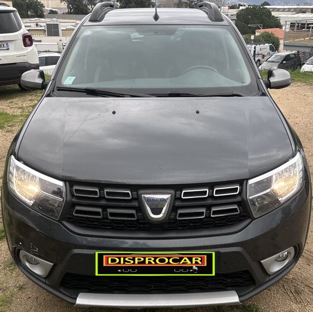 POUR EXPORT VERS LE EUROPE DE L'EST POUR EXPORT VERS LE MAGHREB DACIA SANDERO II 2020. Auto Dakar contribue activement au développement économique local en privilégiant les fournisseurs et partenaires sénégalais dans sa chaîne d'approvisionnement. Cette politique de responsabilité sociale renforce notre ancrage territorial et soutient l'économie nationale.