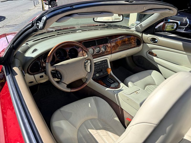 POUR EXPORT VERS LE EUROPE DE L'EST POUR EXPORT VERS LE MAGHREB JAGUAR XK 8 CONVERTIBLE 2000. Auto Dakar propose un service de location avec chauffeur professionnel