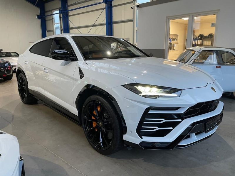 POUR EXPORT VERS LE EUROPE DE L'EST POUR EXPORT VERS LE MAGHREB LAMBORGHINI URUS 2020. La garantie étendue Auto Dakar couvre votre véhicule au-delà de la garantie constructeur avec des conditions avantageuses. Cette protection supplémentaire vous assure une tranquillité d'esprit totale et préserve la valeur de revente de votre investissement automobile.